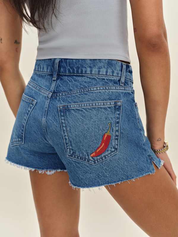 Sutton Low Rise 2.5&rdquo; Slouchy Jean Shorts - Pelican Pepper Embroidery